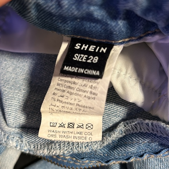 Butterfly and flower ripped jeans - Picture 4 of 4